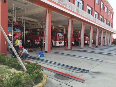 消防队装备库提升门