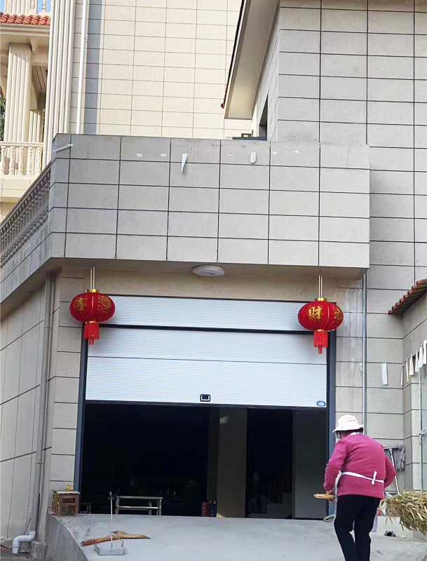 农村自建房翻板门:开启车库和仓库自由切换模式 - 提升门,快速门,车库门,工业大门,卷帘门—昆明海顿自动门